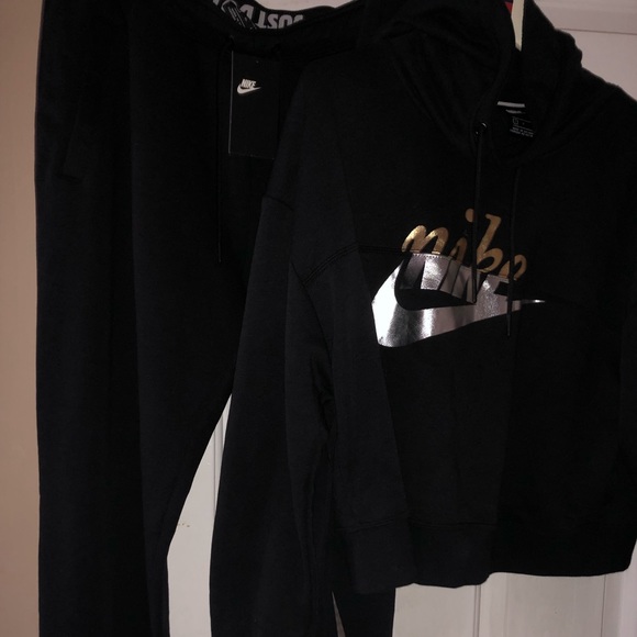black and gold nike sweatsuit